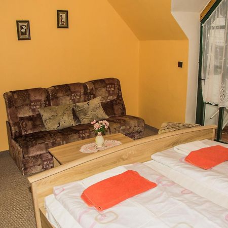 Restaurace A Pension Prvni Mlyn Chomutov Hotel Екстериор снимка