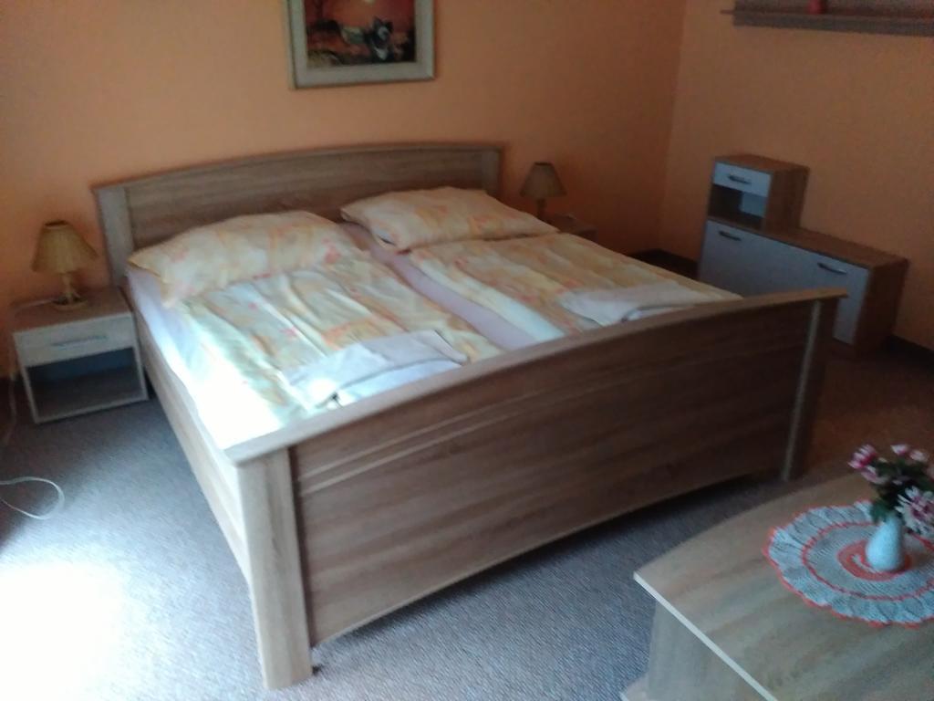 Restaurace A Pension Prvni Mlyn Хомутов Екстериор снимка