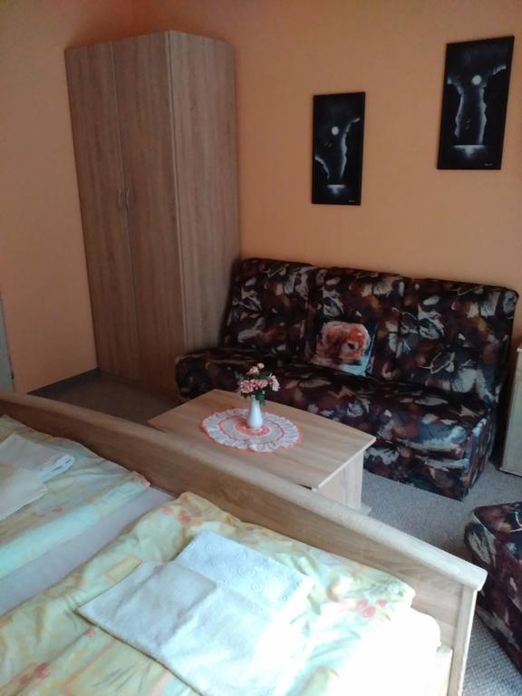 Restaurace A Pension Prvni Mlyn Хомутов Екстериор снимка