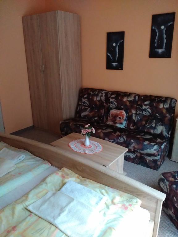 Restaurace A Pension Prvni Mlyn Chomutov Hotel Екстериор снимка