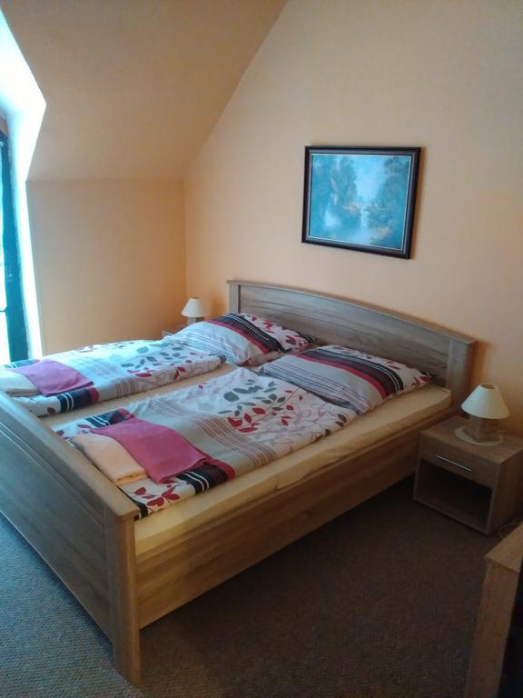Restaurace A Pension Prvni Mlyn Хомутов Екстериор снимка